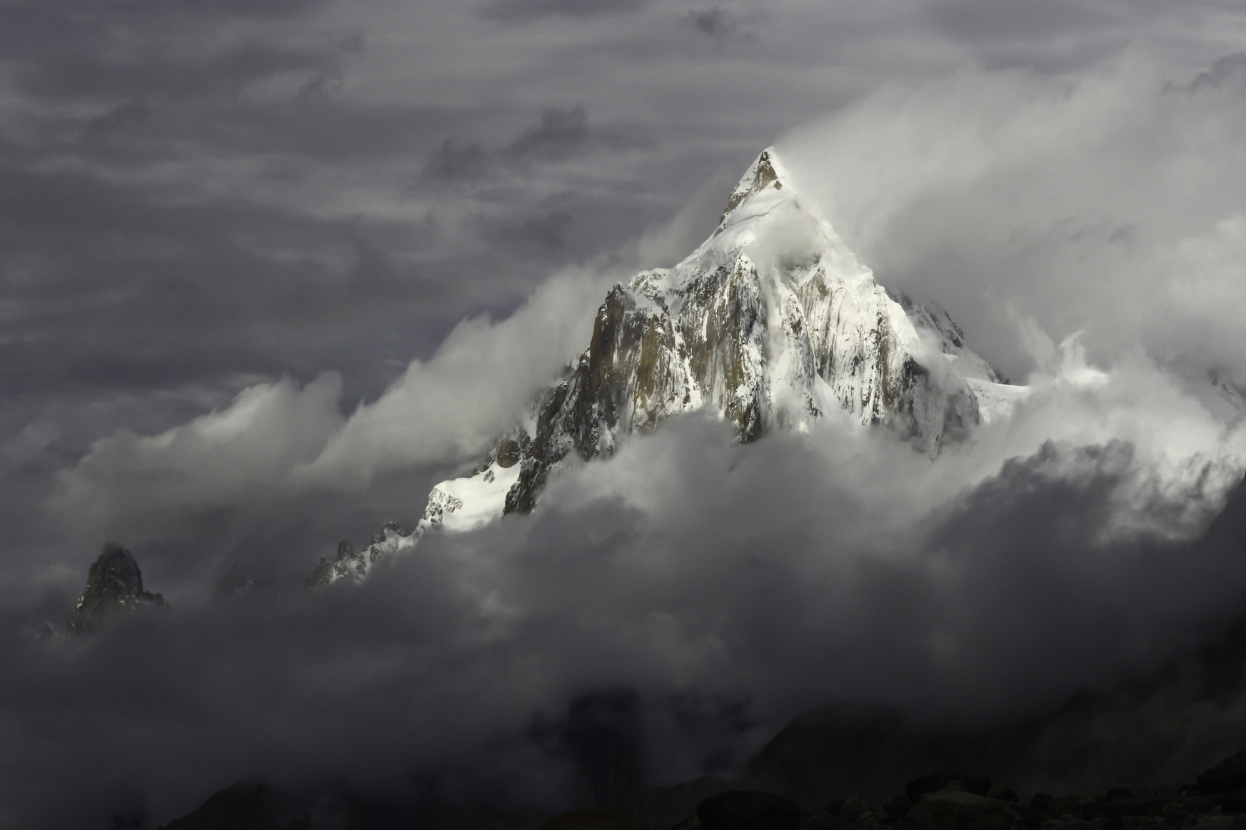 Halálos valóságshow zajlik a világ második legmagasabb hegyén