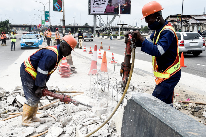 Felújítási munka a lagosi Harmadik Szárazföldi hídon 2020. július 28-án, Nigériában – Fotó: Pius Utomi Ekpei / AFP