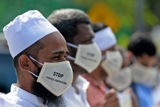 Muszlimok tiltakoznak Srí Lankán a koronavírusos halottak kötelező elégetése ellen