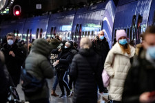 Már a héten hatályba lép az ideiglenes Covid-törvény Svédországban, a kormány korlátozhatja a tömegközlekedést és a boltok nyitvatartását is