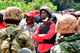 Azért verik meg a rendőrök Ugandában az újságírókat, hogy megvédjék őket