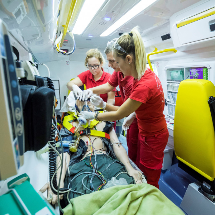 A Semmelweis Egyetem kétnaponta küldi tesztre azokat a dolgozókat, akik nem oltatják be magukat