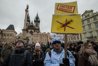 A koronaterror ellen tüntettek Prágában