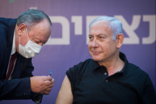 Izraelben elkezdték kitalálni, milyen többletjogaik lesznek a beoltottaknak