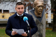 Oroszokhoz köthető szervezet pénzén ment Afrikába megfigyelőnek a Jobbik újpesti képviselője, felfüggesztették a tagságát