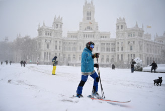 Hidegrekord Spanyolországban, Madrid utcáin síeltek az emberek