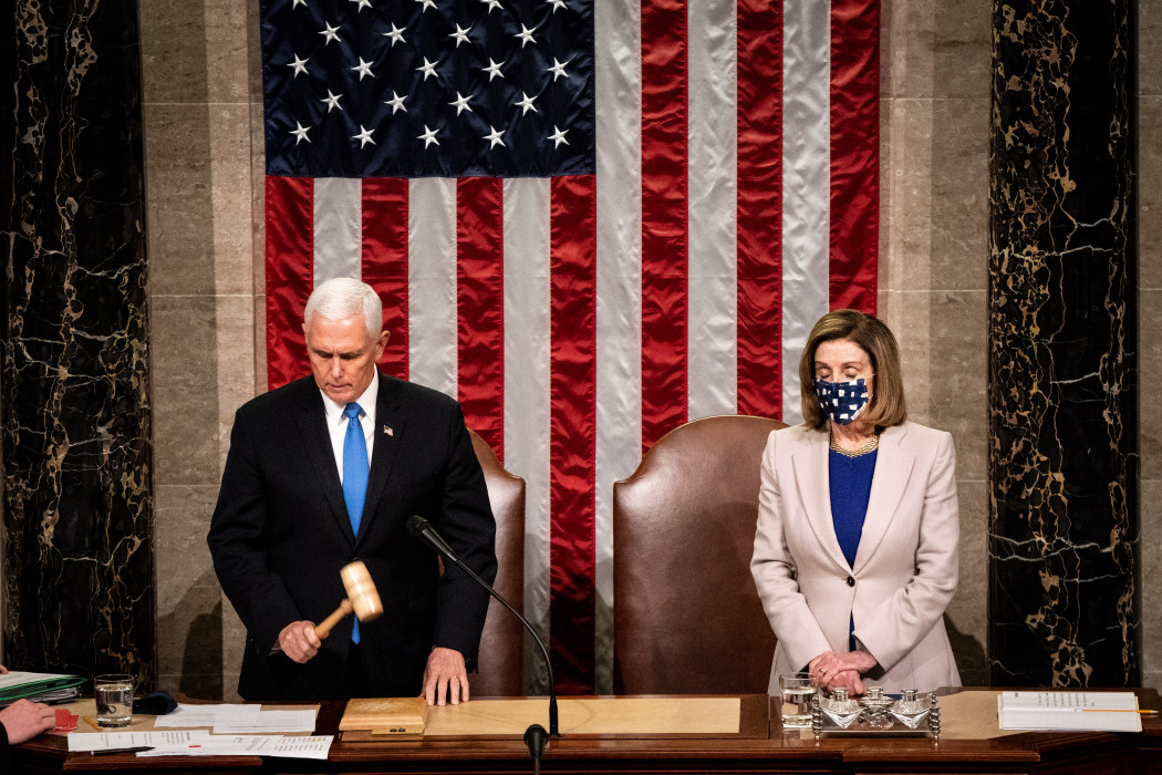 Mike Pence és Nancy Pelosi a kongresszusban 2021. január 7-én – Fotó: Erin Schaff – Pool / Getty Images / AFP