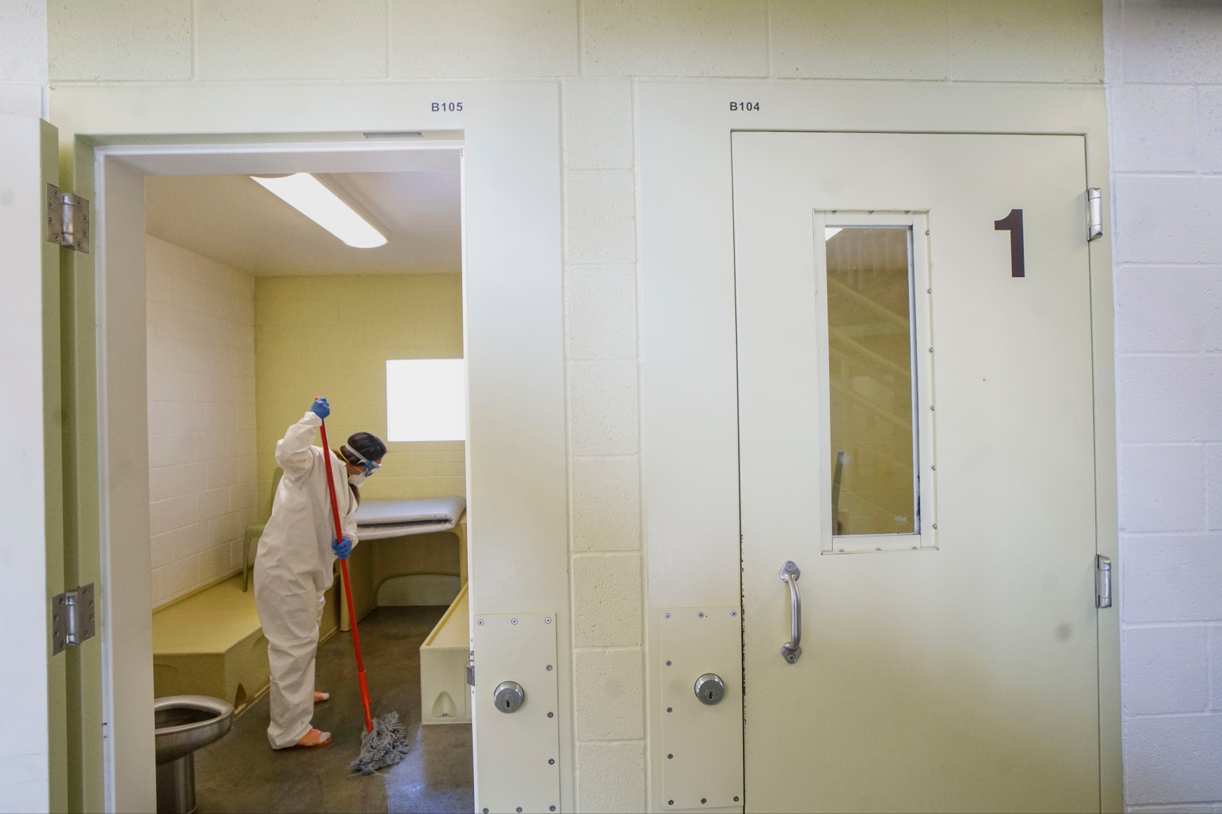 Tragédiák jártak a börtönökben elszabaduló koronavírus nyomában