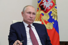Putyin: Hétfőtől megkezdődik a tömeges oltás