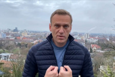 Orosz börtönszolgálat: Azonnal letartóztatják Navalnijt, amint hazatér Oroszországba