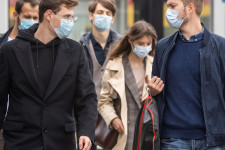 A lengyelek elkezdtek Kínával versenyezni a maszkgyártásban