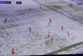 Meccs közben szakadt le a hó, láthatatlanná váltak a török csapat játékosai