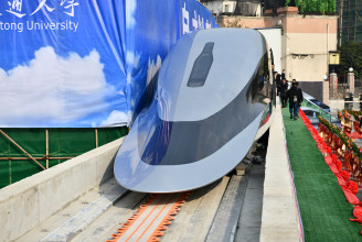 620-szal hasít a leggyorsabb kínai mágneses vonat