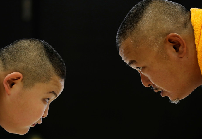 Kjuta és édesapja együtt edzenek – Fotó: Kim Kyung-Hoon / Reuters
