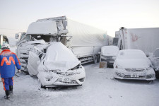 Legalább százharminc jármű futott egymásba egy havas autópályán Japánban