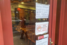 Kormány: Rémhír a pünkösdig tartó étteremzár