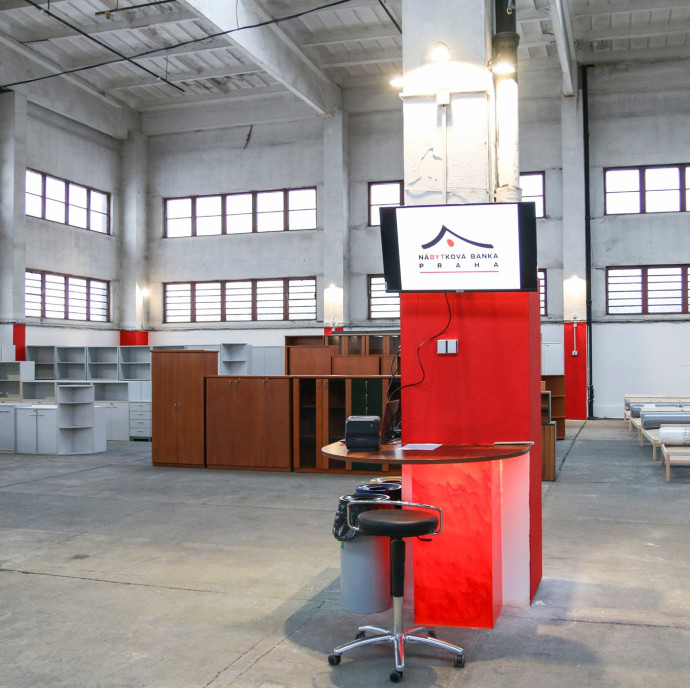 Bútorbankot nyitott a prágai városháza, hogy segítse a rászorulókat