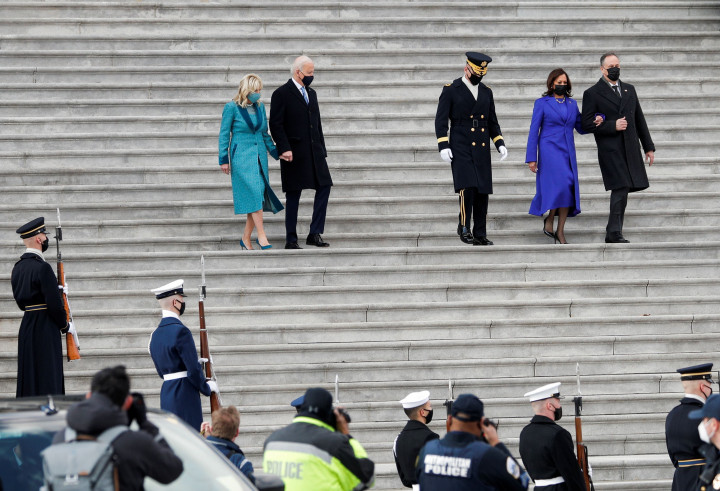 A beiktatás után az új elnök és alelnök távozik a Capitolium épületéből – Fotó: Tom Brenner / Reuters