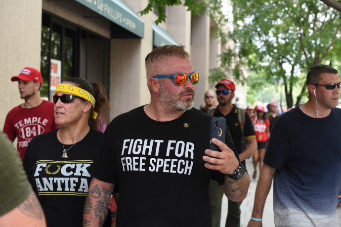 Őrizetbe vették a Proud Boys vezetőjét, aki részt vett a Capitolium ostromában