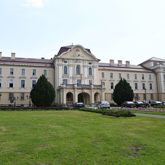 Egyre kevesebb a jelentkező, nagy fába vágja a fejszét az új agráregyetem