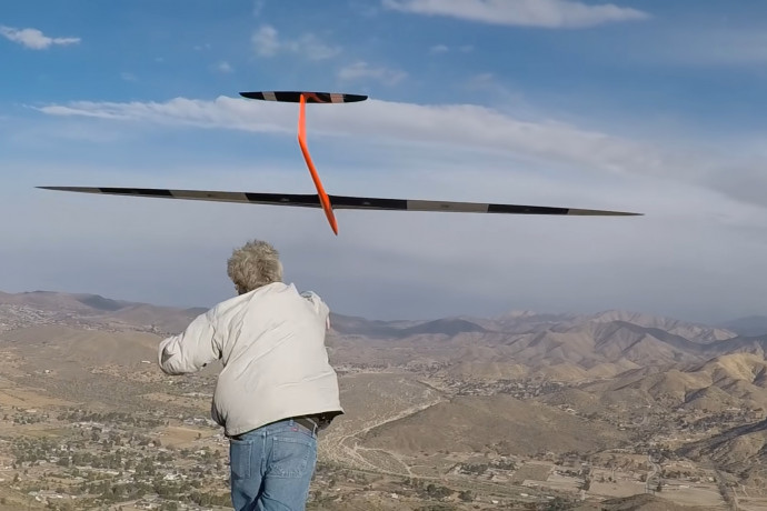 Világrekordot döntött a 880 km/h-val száguldó vitorlázómodell