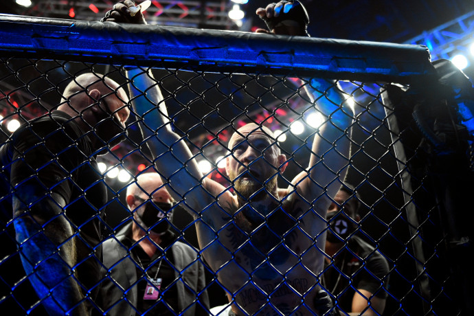 Életében először ütötték ki MMA-meccsen Conor McGregort