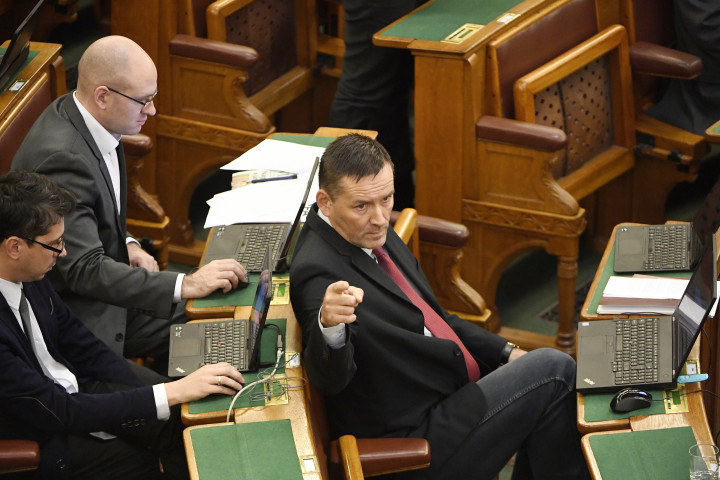 Volner János, a Jobbik frakcióvezetője az Országgyűlés plenáris ülésén 2016. november 14-én – Fotó: Koszticsák Szilárd / MTI