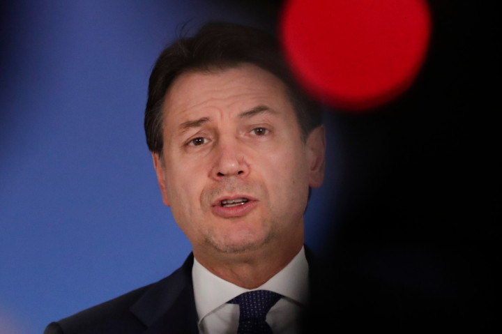 Lemond az olasz miniszterelnök, időt akar nyerni