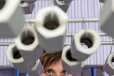 Hiába termelünk többet, az ipar szerkezete és a forint gyengülése fékezi a felzárkózásunkat