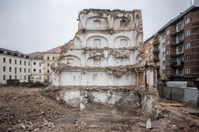 A bontás alatt lévő Radetzky-laktanya 2020. december 22-én – Fotó: Bődey János / Telex