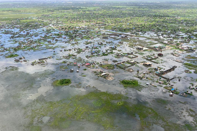 250 ezer embert fenyeget az Eloise ciklon