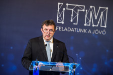 Palkovics idő előtt felmentette két miniszteri biztosát