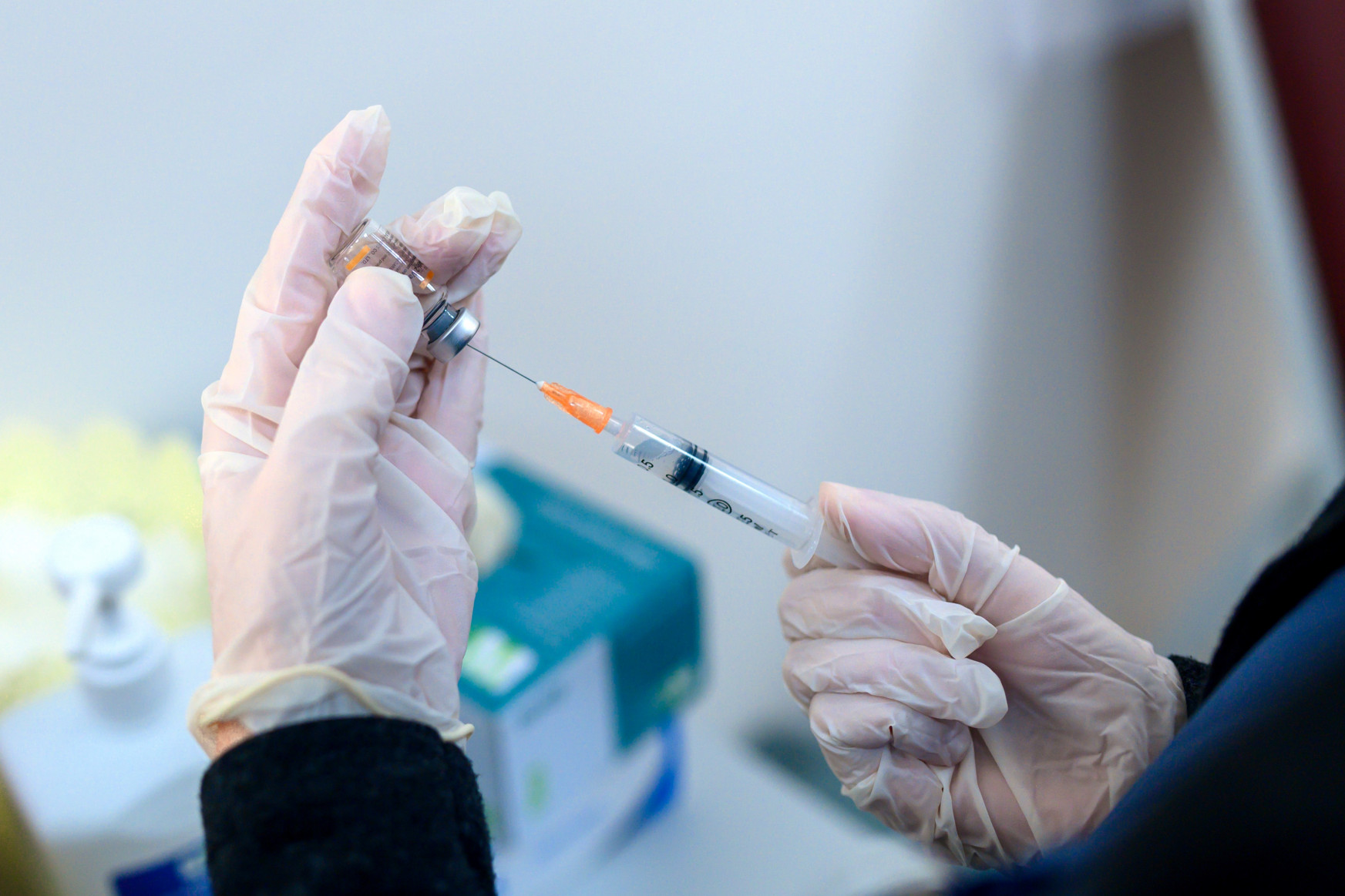 A kormány rendelettel csinált utat a kínai vakcinának, nem kell tovább várnia a szakmai vizsgálatra