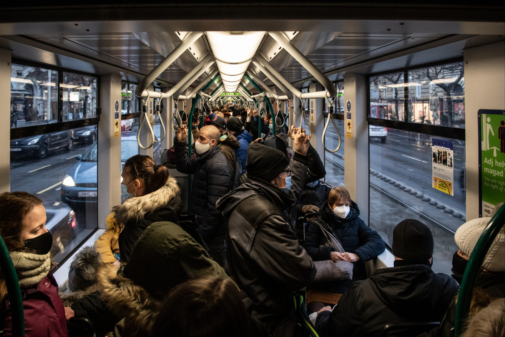 Járványbiztos a busz, a villamos és a metró?