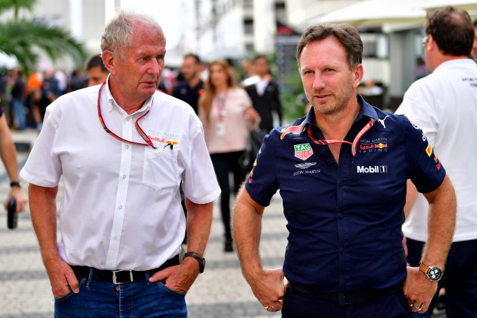 Dr. Helmut Marko, a Red Bull Racing főtanácsadója és Christian Horner, a csapat vezetője 2018-ban, az orosz nagydíjhétvégén – Fotó: Andrej Isakovic / AFP