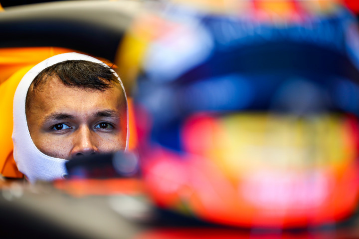 Alexander Albon a Red Bull Racing filmes napján, 2020. június 25-én – Fotó: Mark Thompson / Getty Images / Red Bull Content Pool