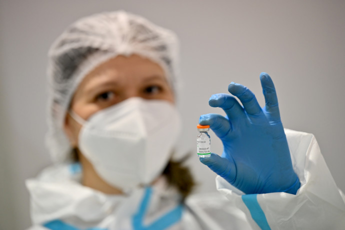 Magyarországnak kell vállalnia a felelősséget a vakcinákért, amiket nálunk igen, de az EU-ban nem engedélyeztek