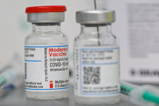 A második körre félretett vakcinákat használják az idősotthonokban