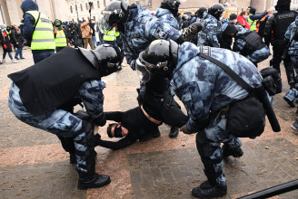 Több mint 5000 tüntetőt vettek őrizetbe Oroszországban