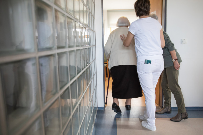 Még a Fidesz-szavazók többsége sem ért egyet az oltásregisztrációval