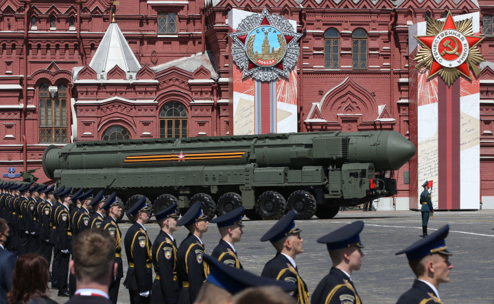 Atomtöltetet hordozó ballisztikus rakéta a Harmadik Birodalom legyőzésének hetvenötödik évfordulója alkalmából rendezett katonai parádén Moszkvában 2020. június 24-én – Fotó: Mikhail Svetlov / Getty Images