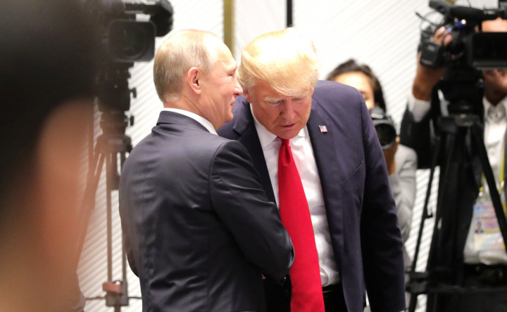 Putyin és Trump az Ázsiai és Csendes-óceáni Gazdasági Együttműködés csúcstalálkozóján Vietnámban 2017 novemberében – Fotó: Russian Presidential Press / Anadolu Agency / AFP