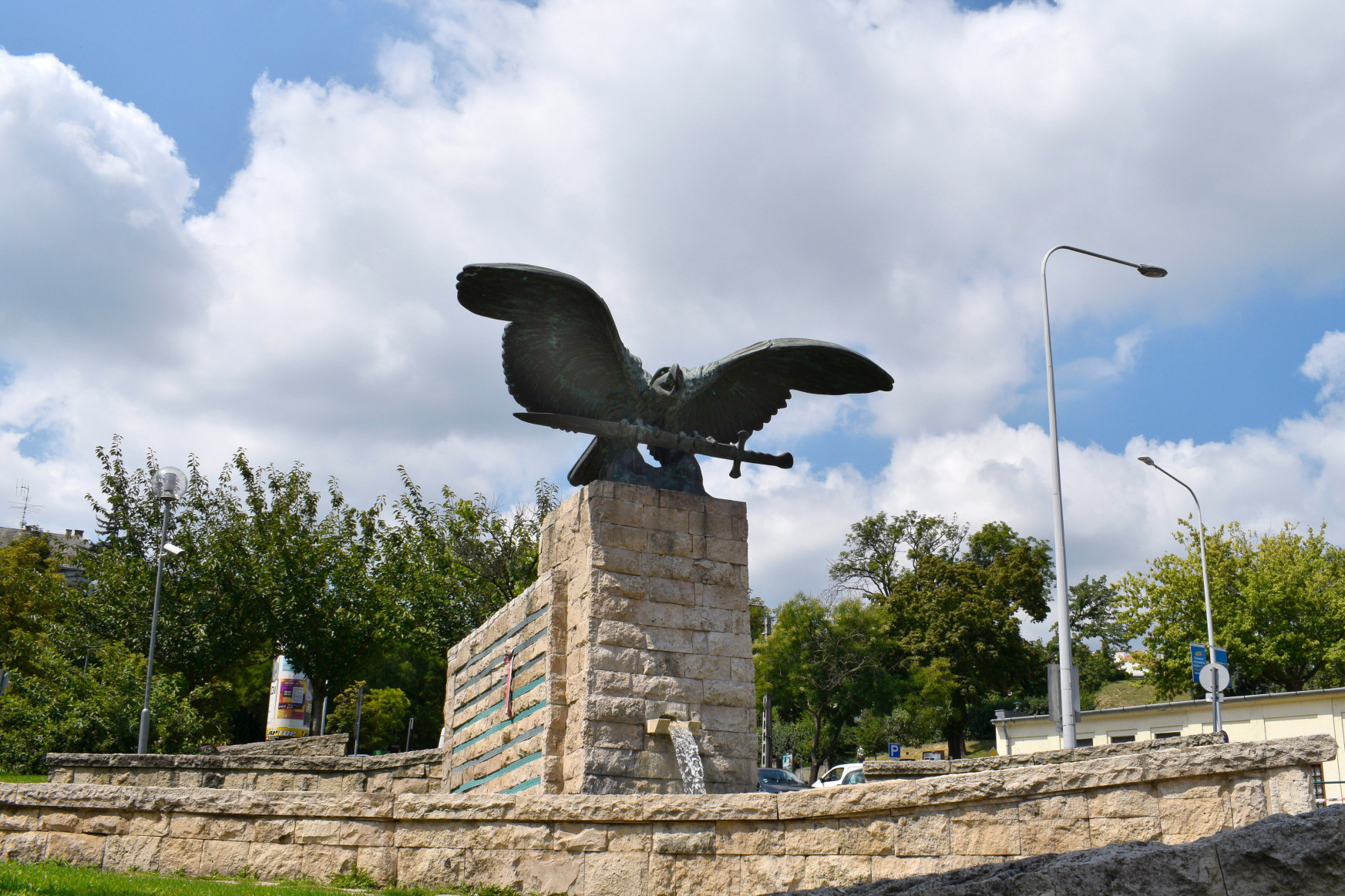 Mégsem csinál Pokorni I. világháborús emlékművet a Turul-szoborból