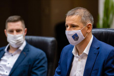 Szombathely polgármestere nem érti, miért ehetnek együtt a politikusok a képviselőház éttermében, ha máshol ez tilos