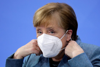 Merkel: Nyár végéig minden felnőttet be lehet oltani Németországban