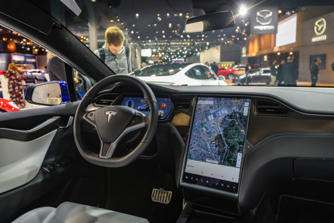 135 ezer autót hív vissza a Tesla képernyőhiba miatt
