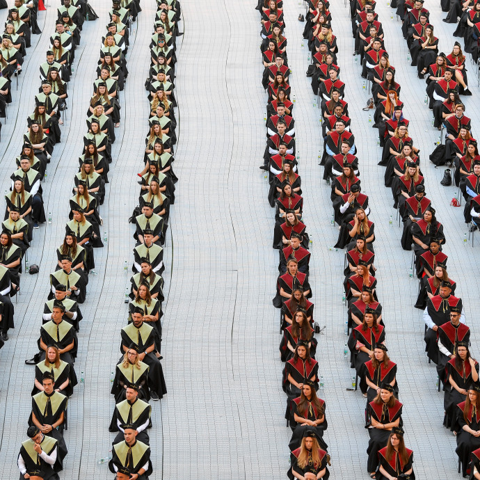 Egy generáció talpraesettségét teszteli a járvány a távmunkás pályakezdéssel