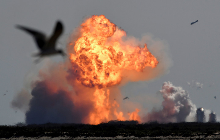 A robbanás – Fotó: Gene Blevins / Reuters