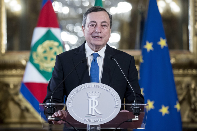 Mario Draghi sajtótájékoztatót tart a római Quirinale elnöki palotában február 3-án, miután Sergio Mattarella olasz államfő felkérte őt egy szakértői kormány megalakításra. Fotó: Roberto Monaldo / MTI/EPA/LAPRESSE