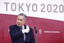 A tokiói olimpia főszervezője szerint a nők túl sokat beszélnek